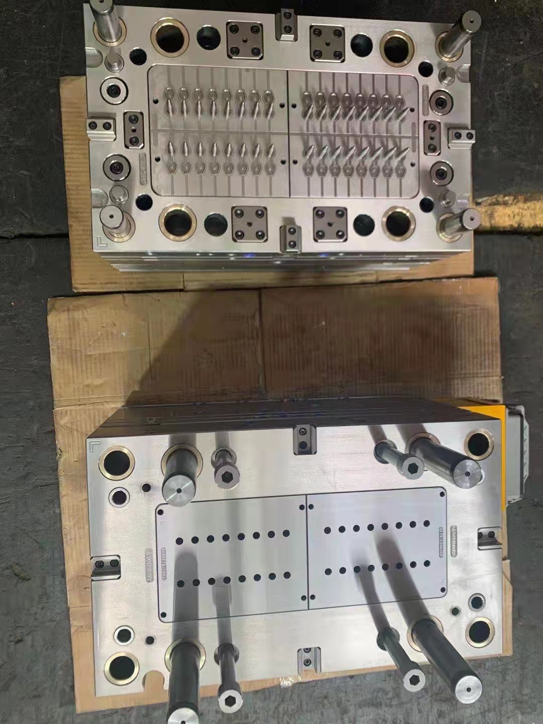 Centrifugal tube mold