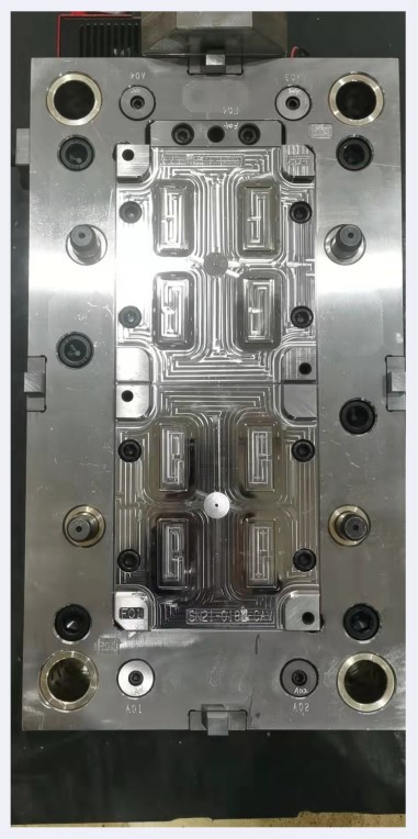 Hole loaded glass plate mold